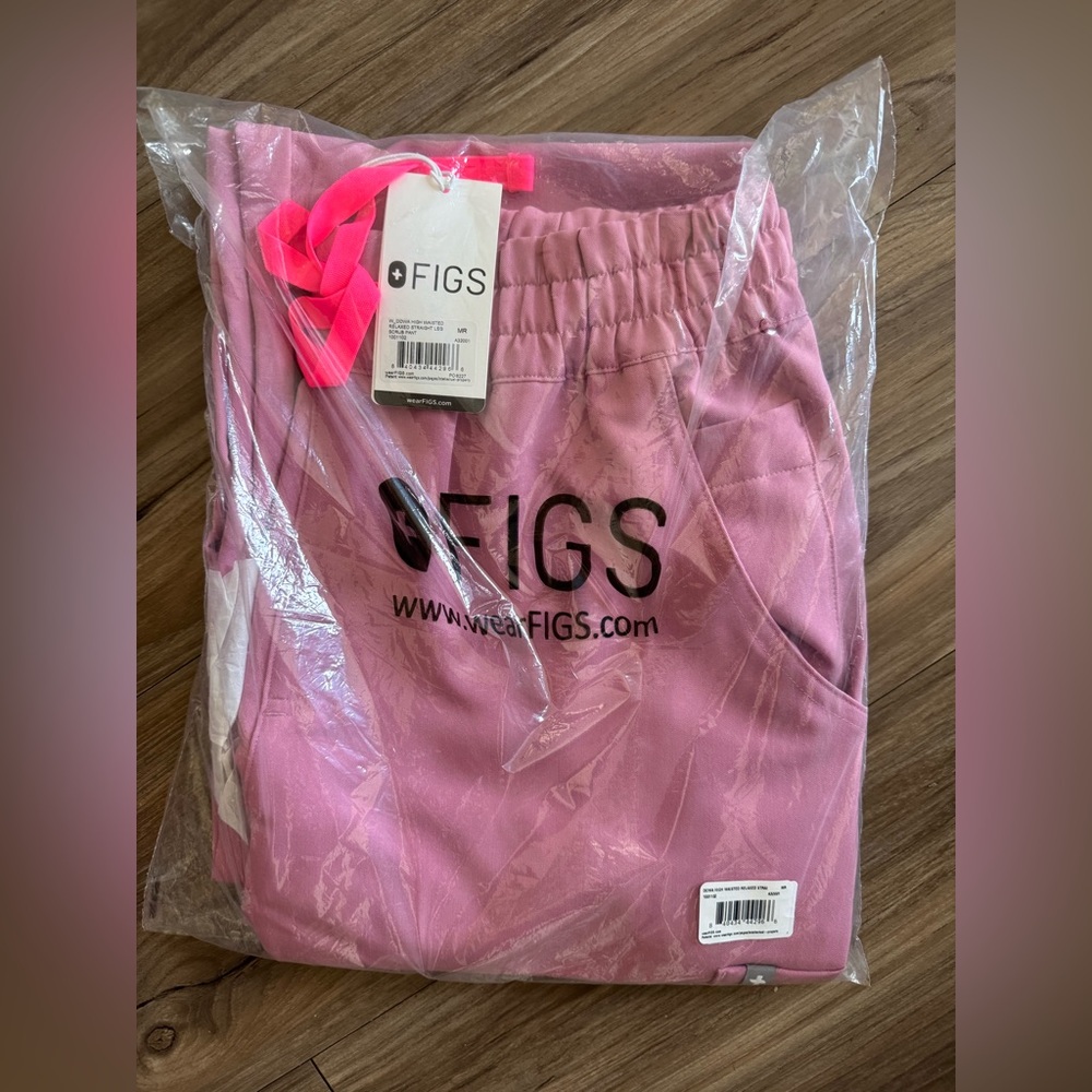 NWT Figs: LIMITED EDITION Chalk Pink Dowa Scrub Pants •size M-R•